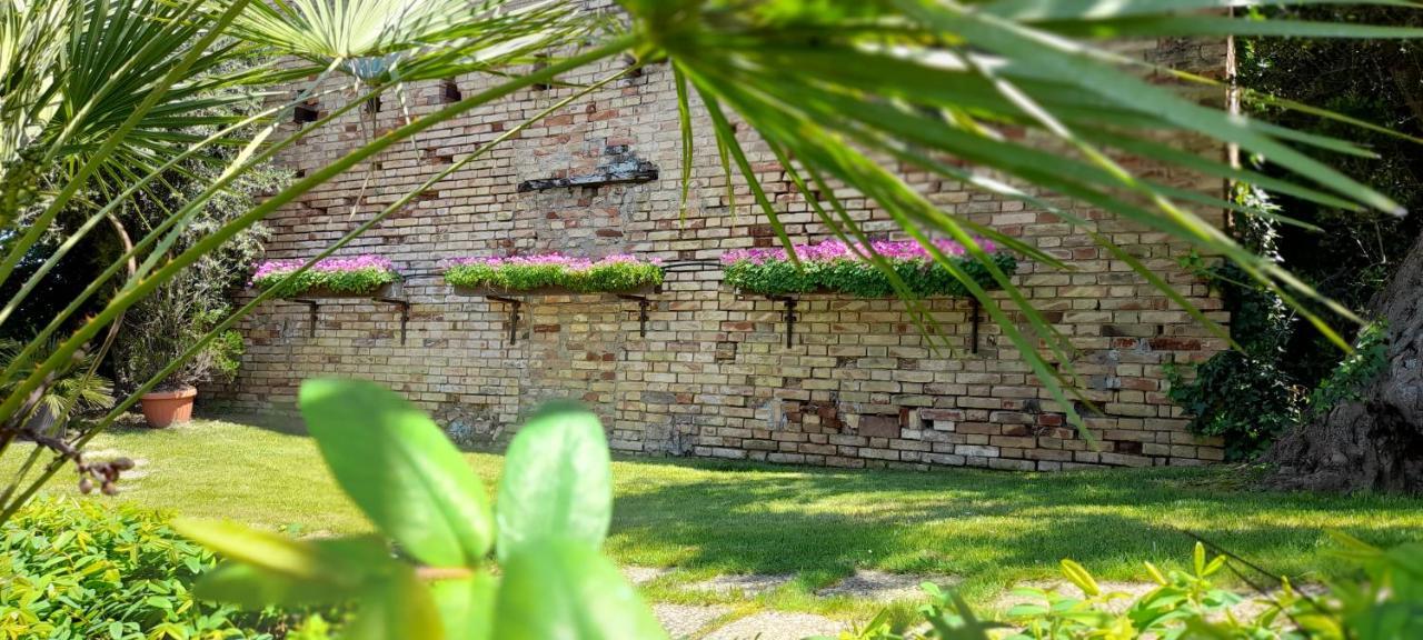 Agriturismo Tenuta Santa Maria Notaresco Ngoại thất bức ảnh