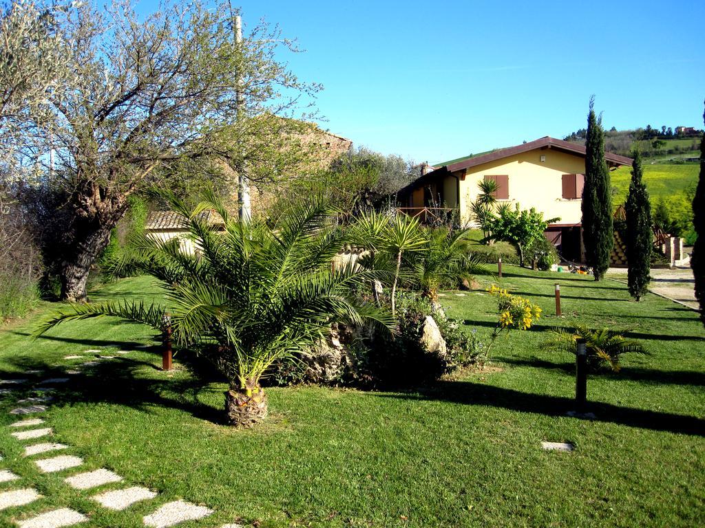 Agriturismo Tenuta Santa Maria Notaresco Ngoại thất bức ảnh
